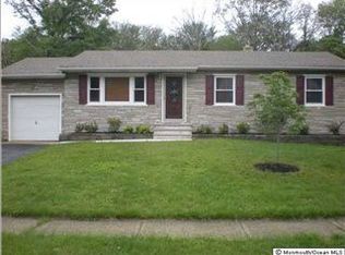 28 Woodside Dr, Howell, NJ
