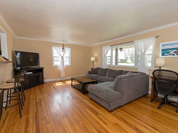 2nd image of 1506 Gordon Dr