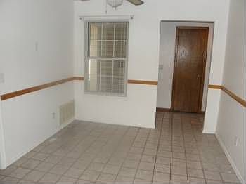 3rd image of 1208 Oakwood Dr