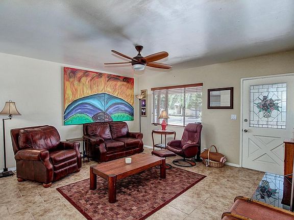 4th image of 851 E 6th Pl