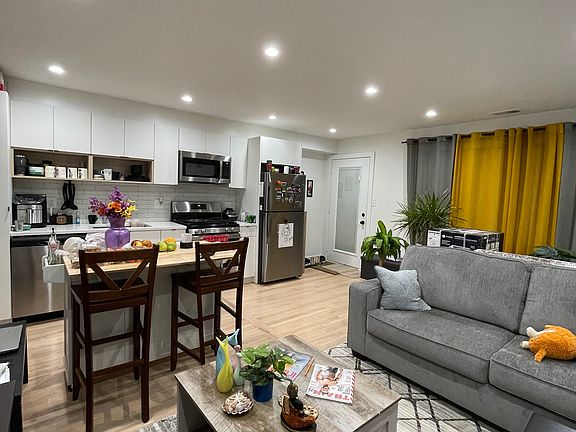 4th image of 1756 W Rosehill Dr APT 1E