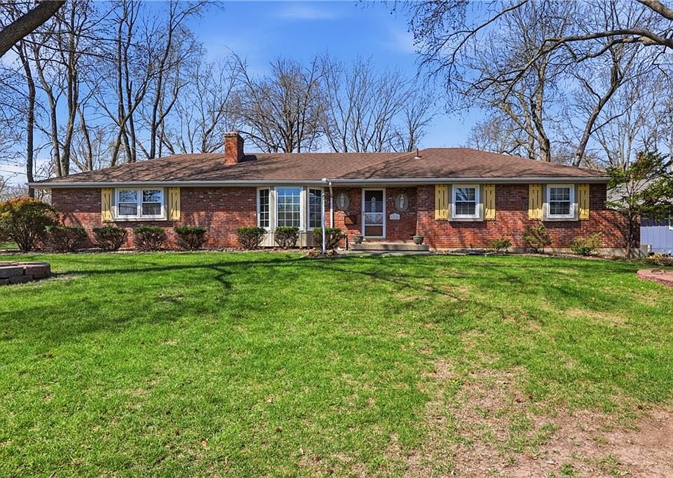 1st image of 6828 Lakeshore Dr