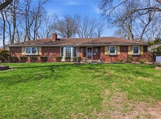 6828 Lakeshore Dr, Raytown, MO 64133
