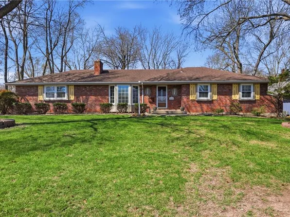 6828 Lakeshore Dr, Raytown, MO 64133