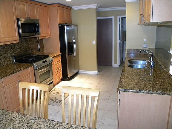 4th image of 83 Gables Blvd