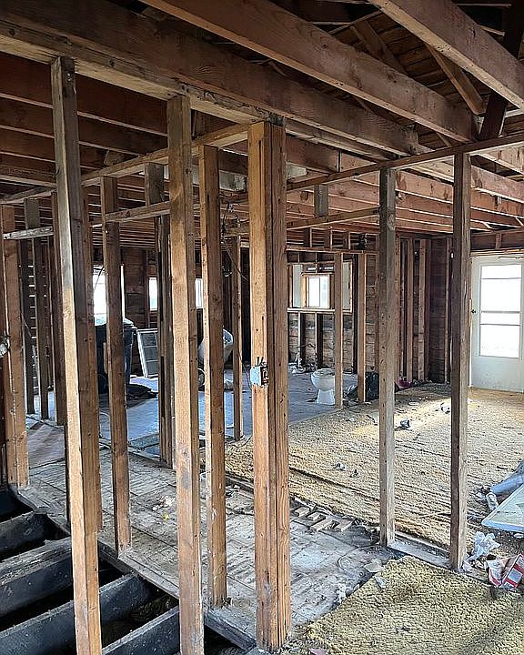 2nd image of 711 E 8th St