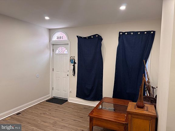 2nd image of 1006 N Pine St