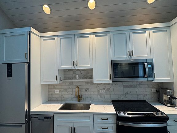 5th image of 3651 N Damen Ave #Ch