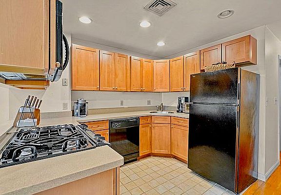 4th image of 336 W 11th St #6