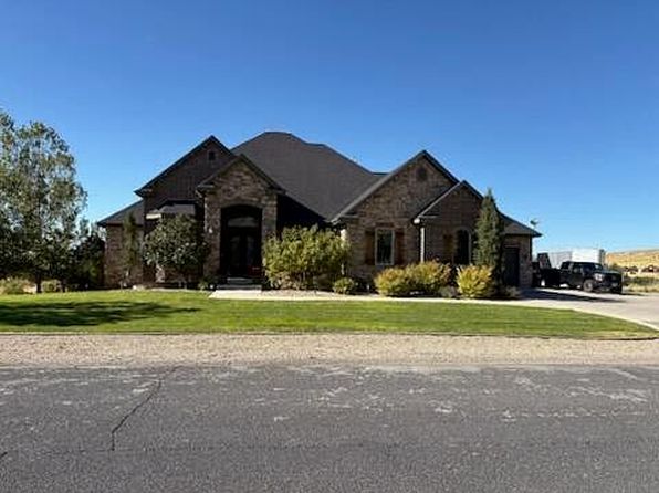 3767 N Arrowhead Ln