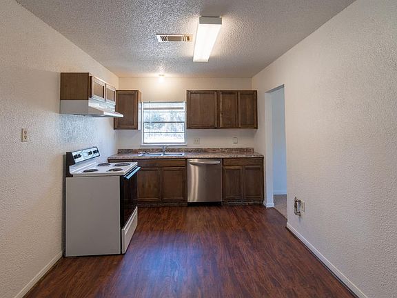 4th image of 21250 Forestview Dr