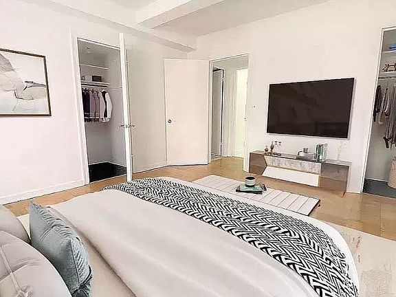3rd image of 108 E 38th St APT 1006