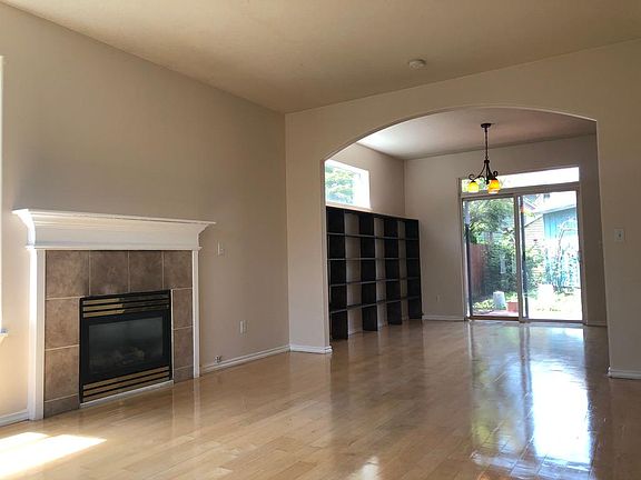 Living room/dining room