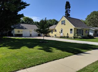 1141 W Wisconsin Ave, Oconomowoc, WI 53066