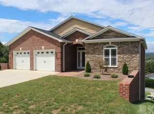 404 Whitmore St SE, Lenoir, NC 28645