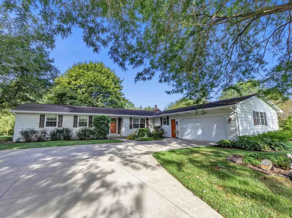 3826 Hidden Valley Ln, Green Bay, WI 54311