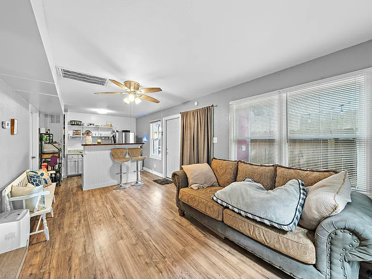 609 Sealy St #1 — Photo 5