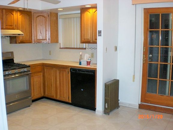 3rd image of 308 Bay 14 St