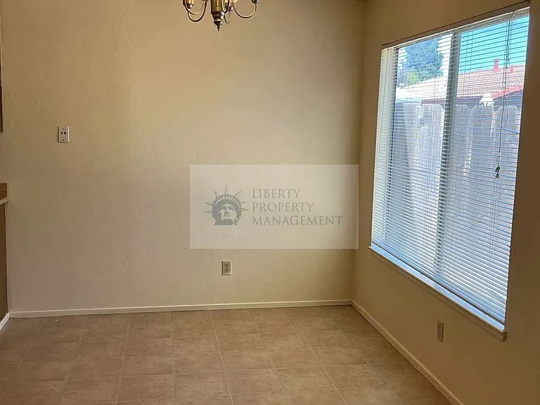 3285 Radcliff Way — Photo 3