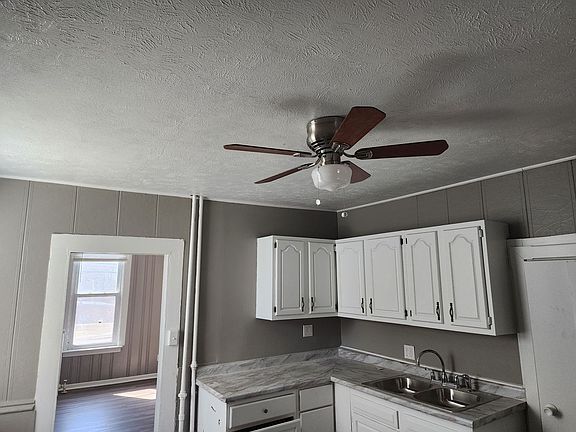 3rd image of 900 Erie Ave