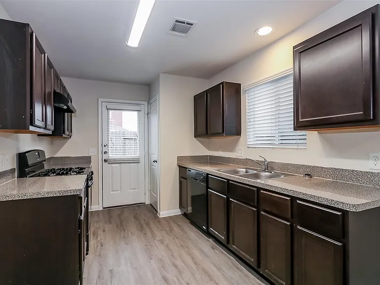 5538 Plantation Forest Dr — Photo 2
