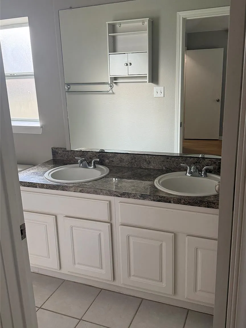 3 bed, 2.0 bath, 1262 sqft, $1,650 — Photo 4