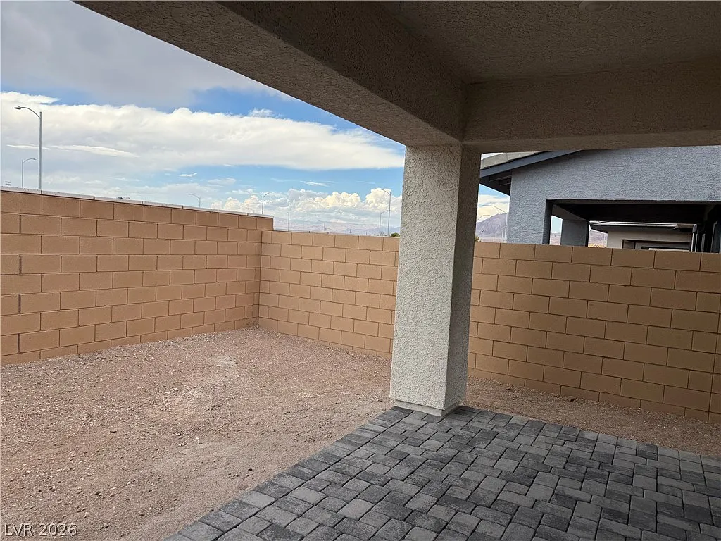 3 bed, 2.5 bath, 1715 sqft, $2,300 — Photo 3