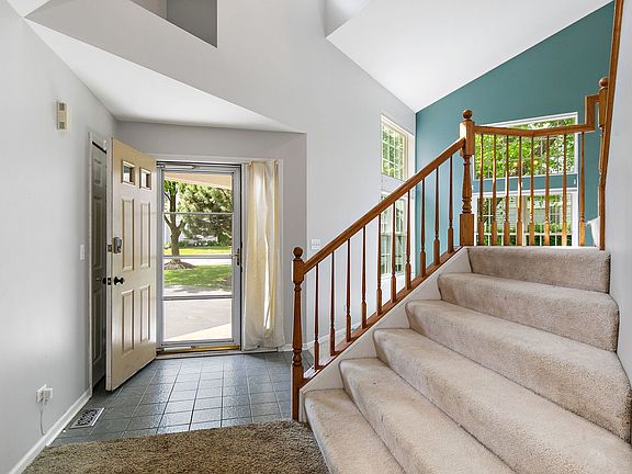 3rd image of 349 Hampton Ct