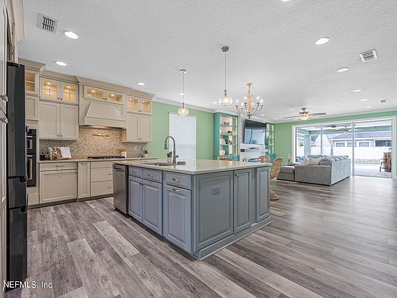 3rd image of 633 PARK LAKE Drive
