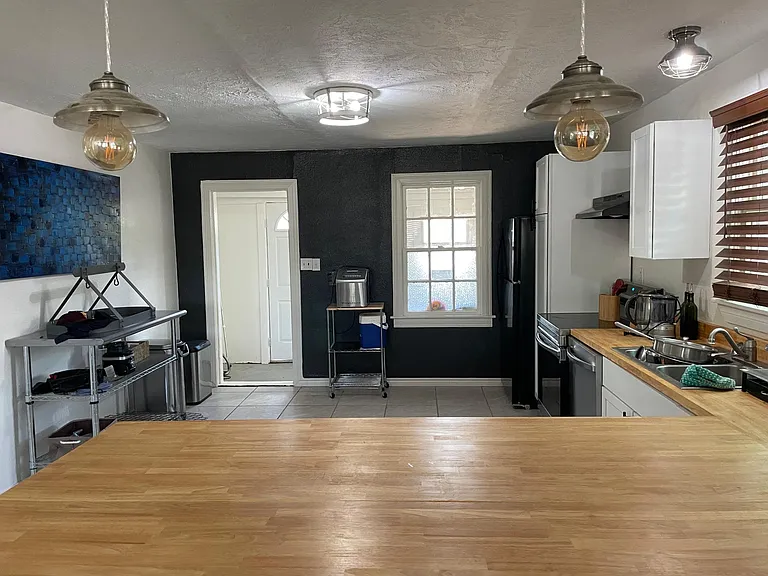2307 Avenue B — Photo 5