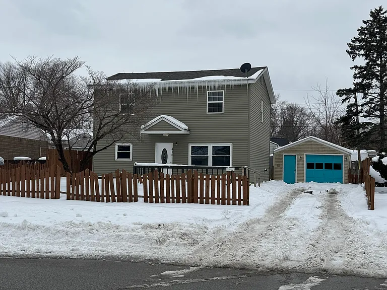 416 E Chippewa Ave — Photo 1