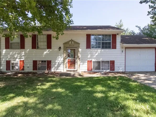 2317 Cardinal Ln, Saint Joseph, MO 64503