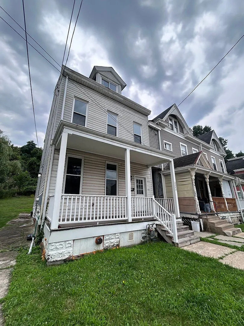 Spacious 4 Bedroom 1 Bathroom Single Family Home (Perry South) — Photo 2