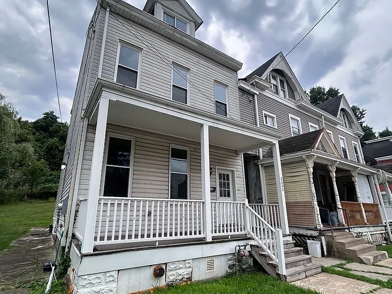 2240 Wilson Ave — Photo 2