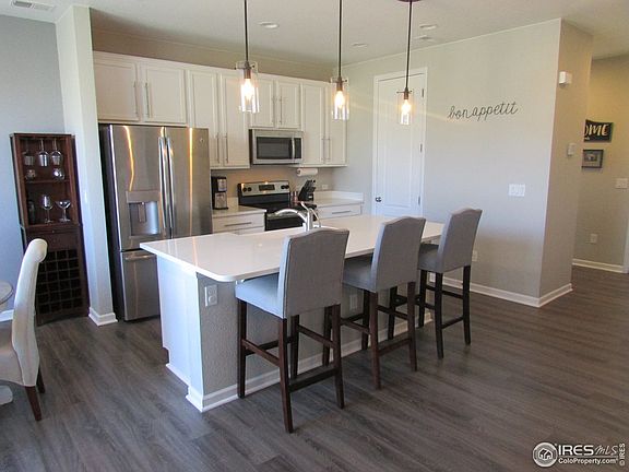 5th image of 377 Chipman Dr