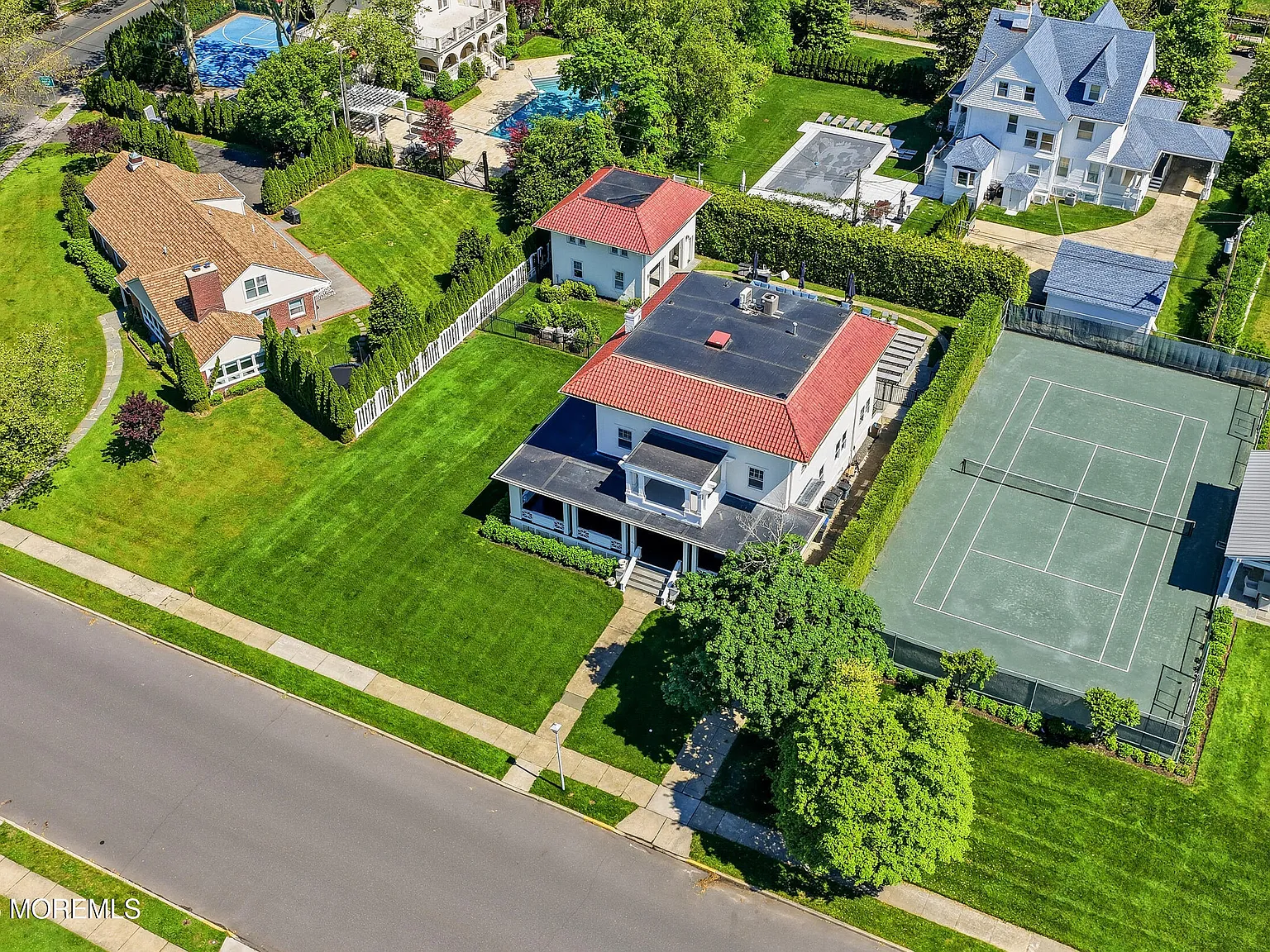7 bed, 7.5 bath, 4687 sqft, $15,700 — Photo 4