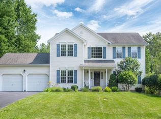 8 Sheffield Dr, Delmar, NY 12054