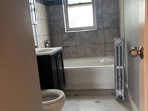 2nd image of 2907 W 56th St #2