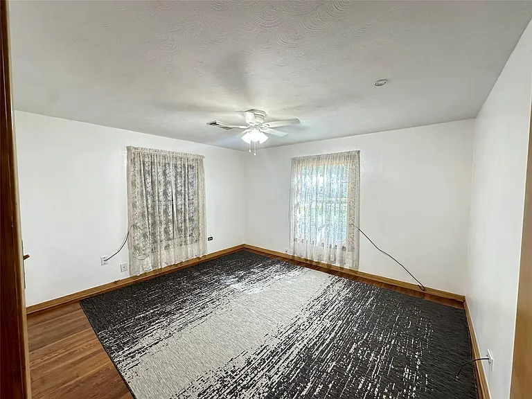 2810 N Houston Dr — Photo 12