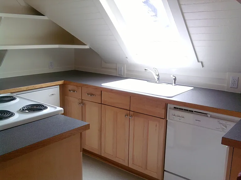 3219 Franklin Ave East — Photo 5
