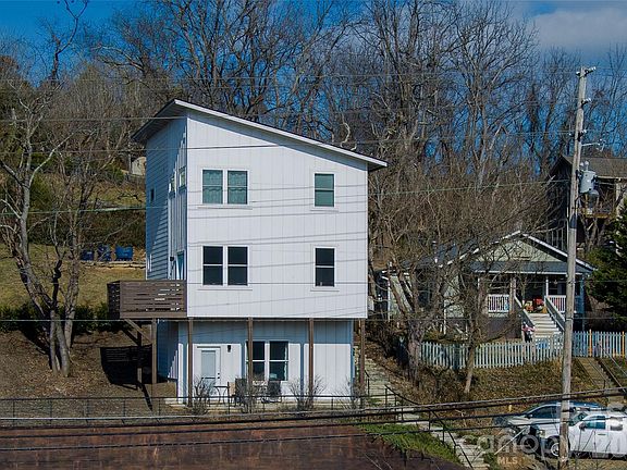 4th image of 1057-1061 1063 Riverside Dr