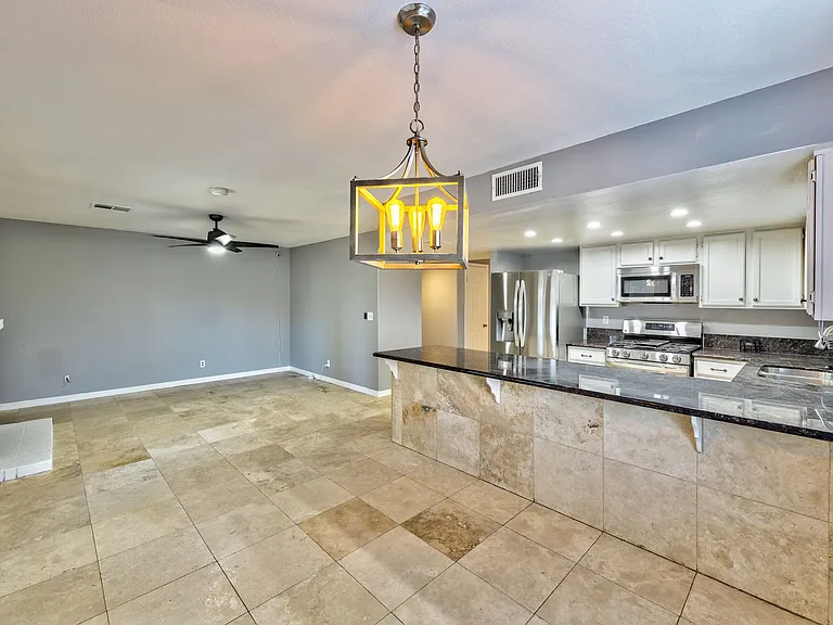 2078 Waverly Cir — Photo 7