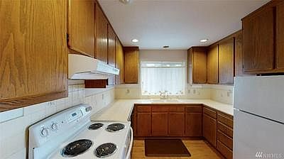 4th image of 9304 NE Shore Dr