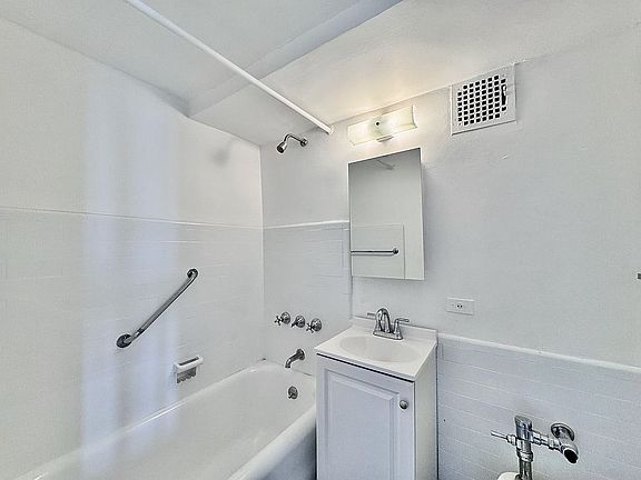 4th image of 5 Tudor City Pl APT 529