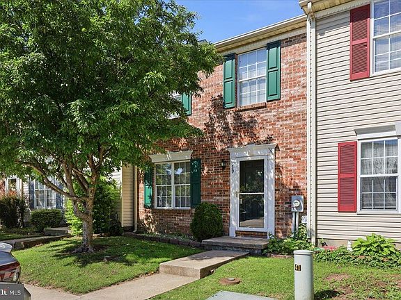 4th image of 39 Chartwell Ct