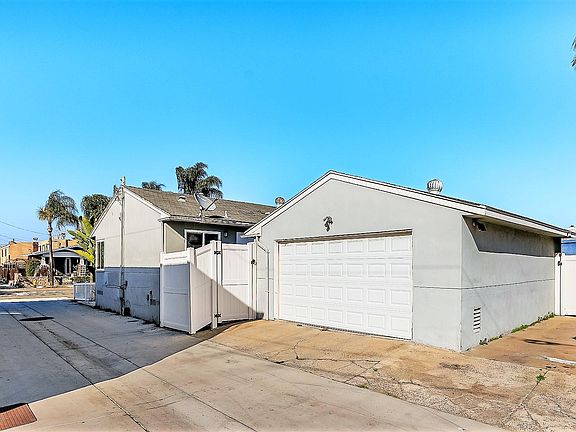 4th image of 4127 Meade Ave
