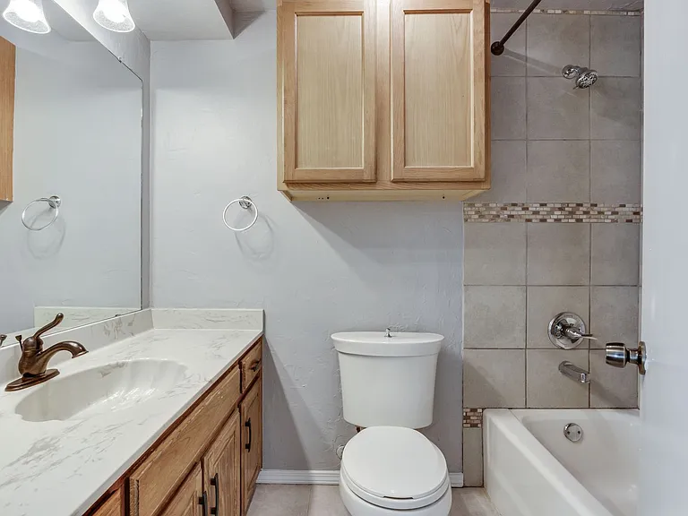 13813 Fairhill Ave — Photo 24
