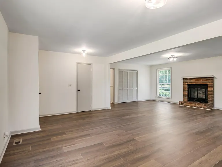 301 Glenwood Dr — Photo 5
