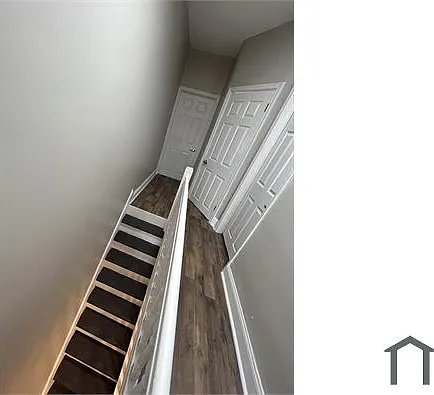 3 bed, 1100 sqft, $2,200 — Photo 4
