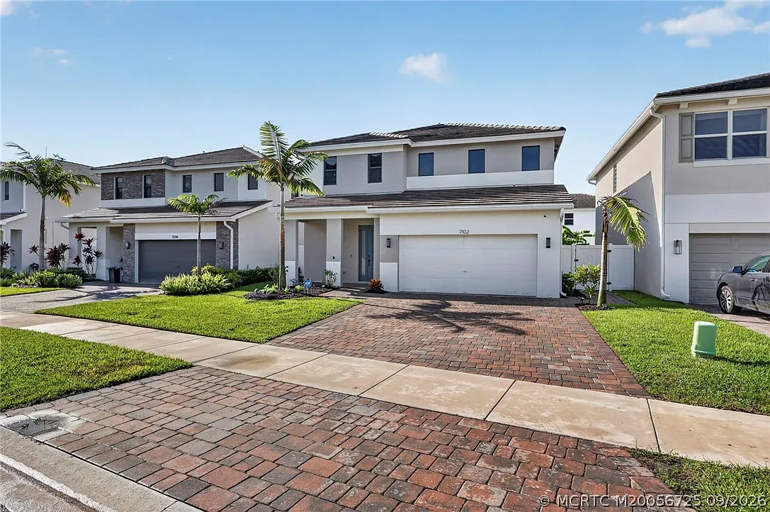 5 bed, 4.0 bath, 3175 sqft, $6,000 — Photo 2